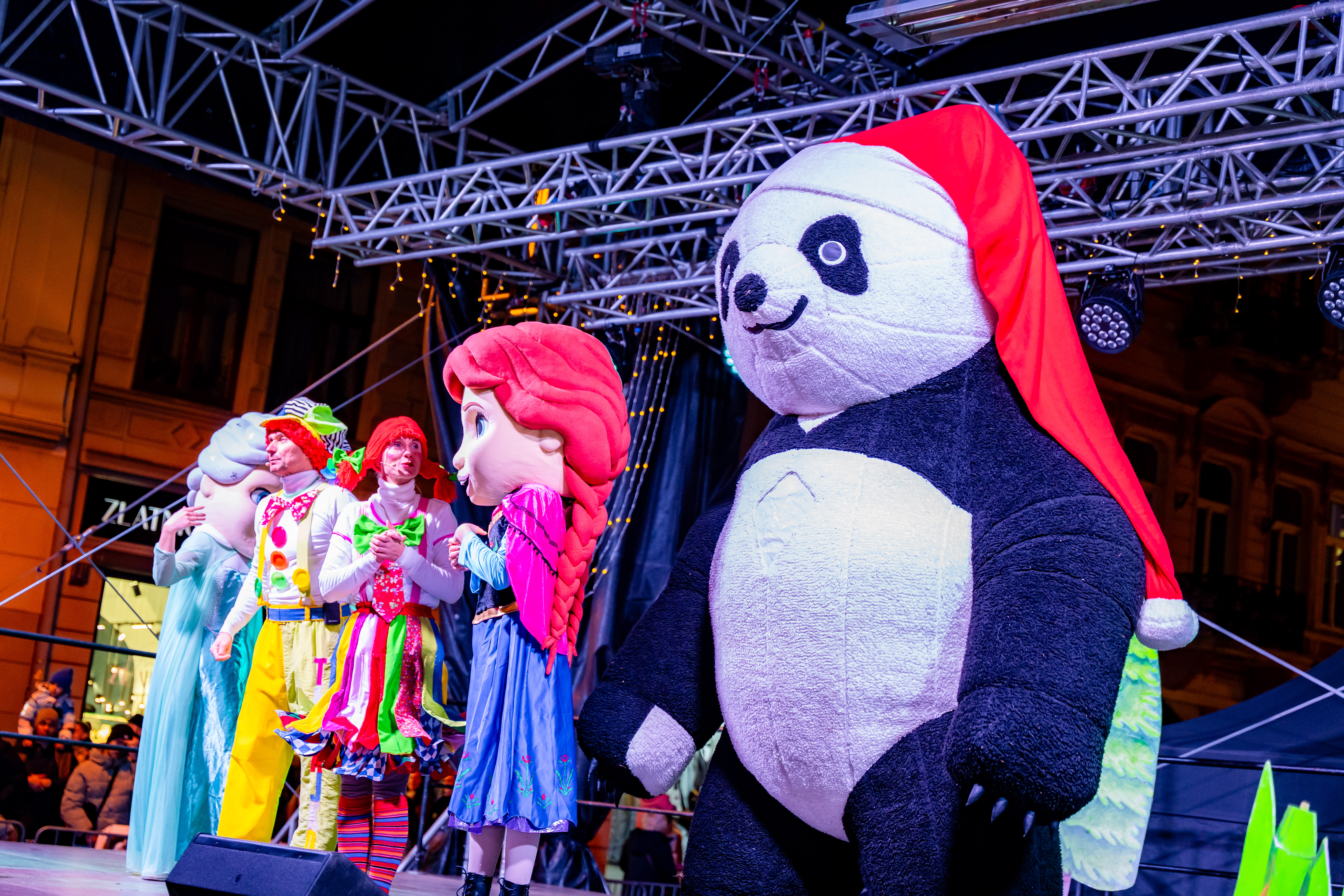 Kosicke rozpravkove Vianoce - Mikulas na Hlavnej-19